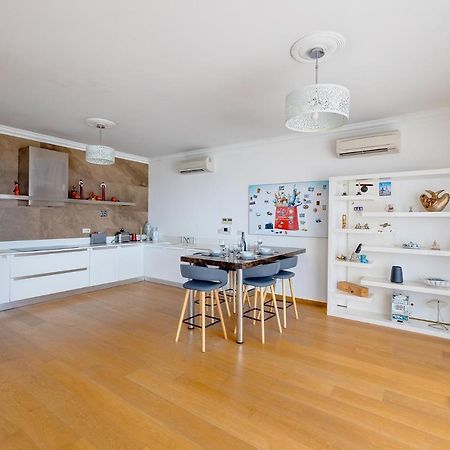 Seafront Apartment In Sliema With Pool, Upmarket Complex Exterior foto