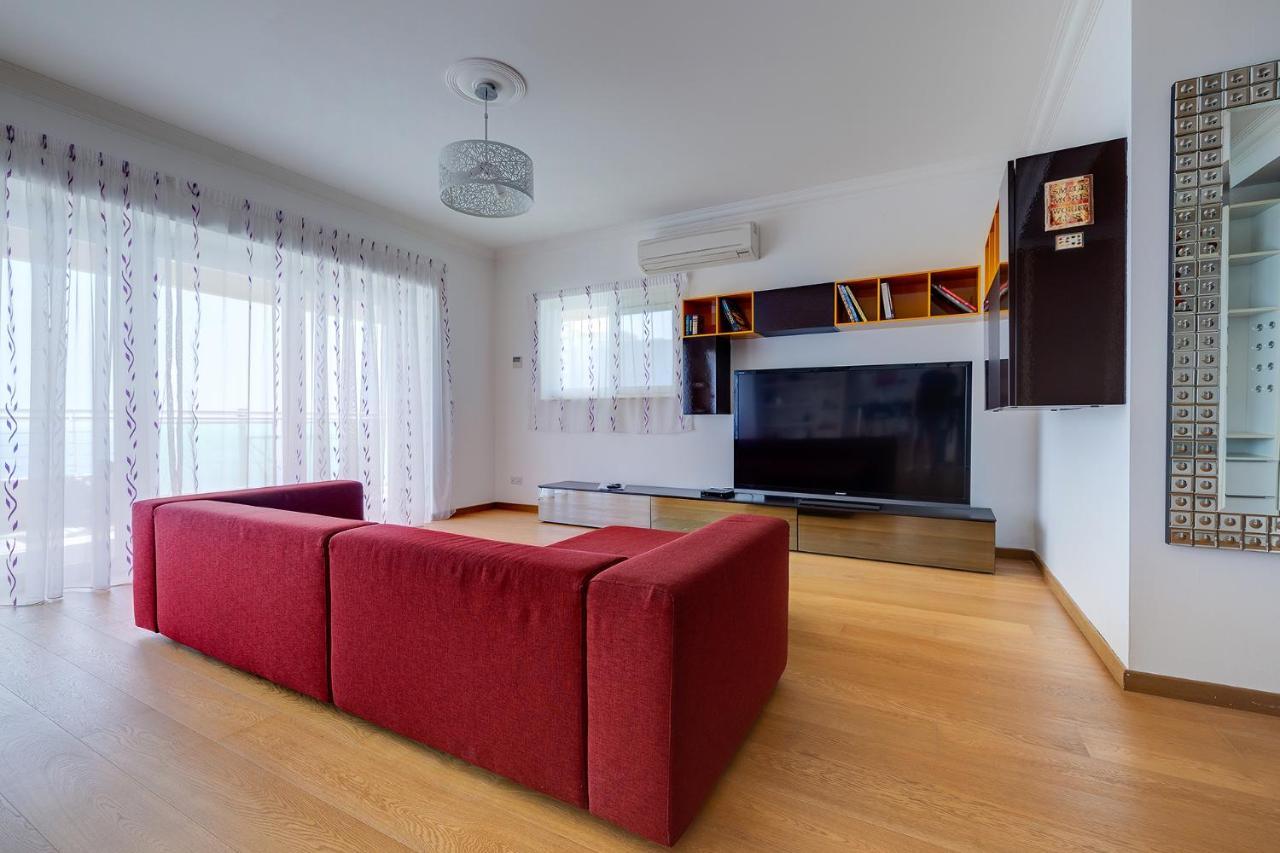 Seafront Apartment In Sliema With Pool, Upmarket Complex Exterior foto