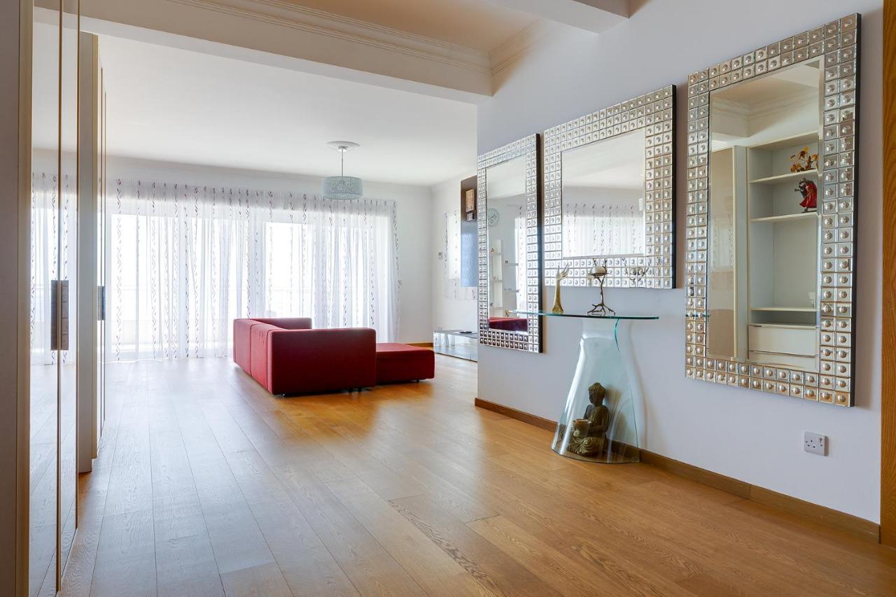Seafront Apartment In Sliema With Pool, Upmarket Complex Exterior foto