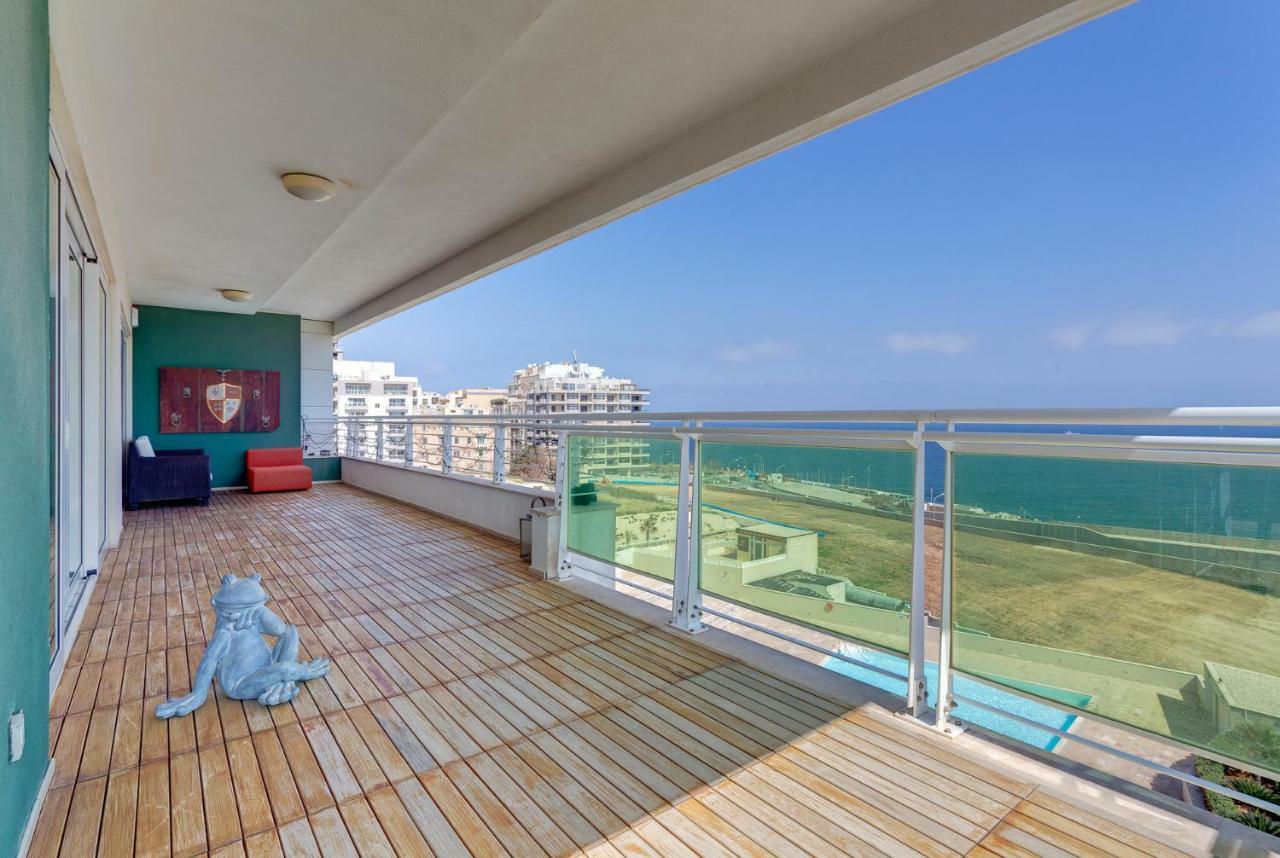 Seafront Apartment In Sliema With Pool, Upmarket Complex Exterior foto