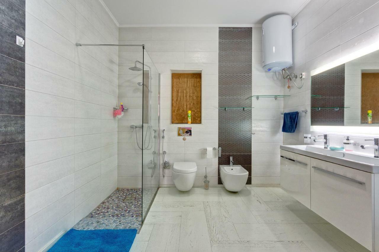 Seafront Apartment In Sliema With Pool, Upmarket Complex Exterior foto