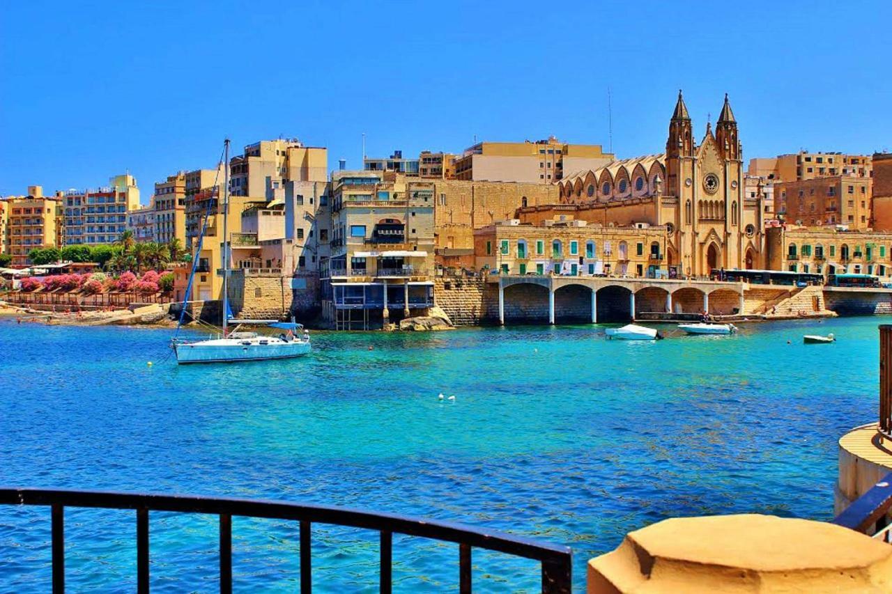 Seafront Apartment In Sliema With Pool, Upmarket Complex Exterior foto